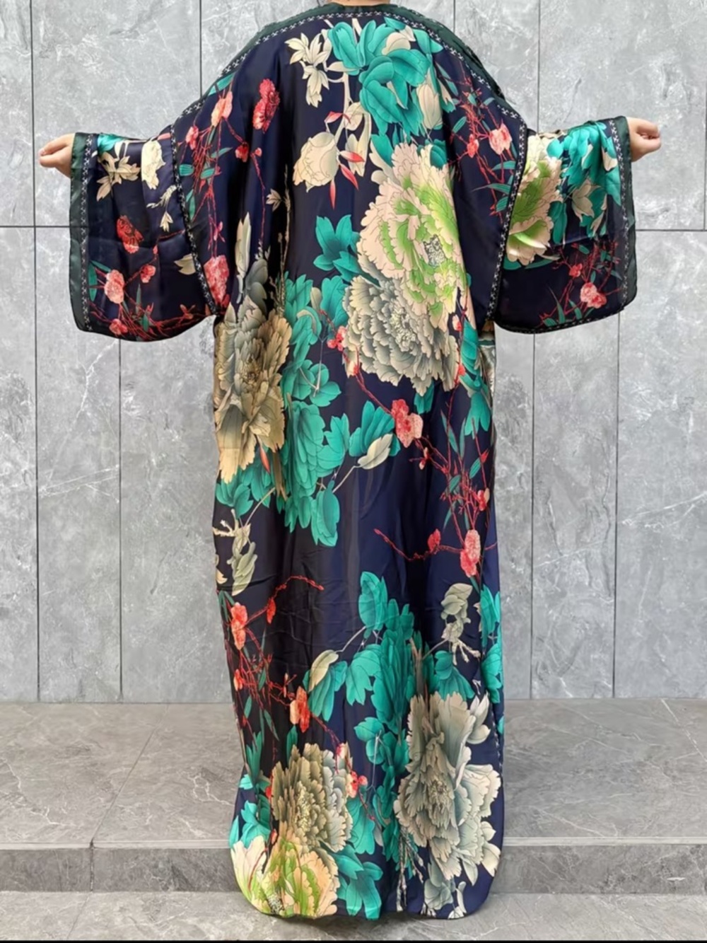 Silky kimono - Picture 3 of 5
